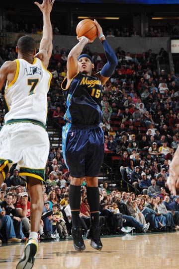 差距缩小至 差距缩小至