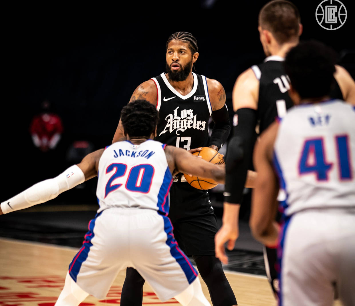 条主线上持 条主线上持